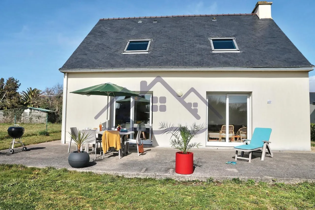 Holiday home Ti Marjan: Seaside Retreat with Wi-Fi and Pet-Friendly Garden Villa Guilvinec France